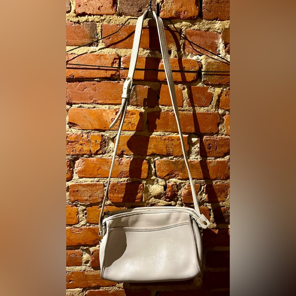 Vintage Coach Taylor Zip Bag in Ivory Leather